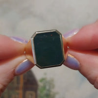 Vintage bloodstone signet ring in 14 carat gold