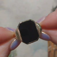 Vintage onyx signet ring in 14 carat gold