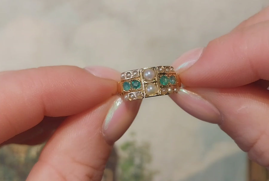 Victorian emerald and pearl ring from 1885