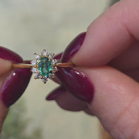 Clusterring met smaragd en diamant van 18 karaat goud