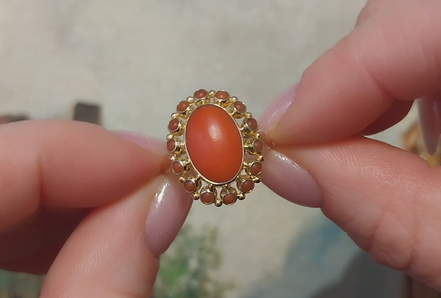 Vintage 14 carat gold coral cluster ring
