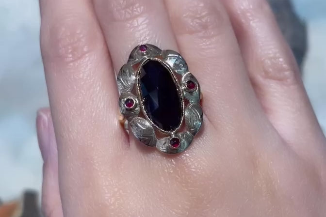 Vintage garnet ring in 14 carat gold