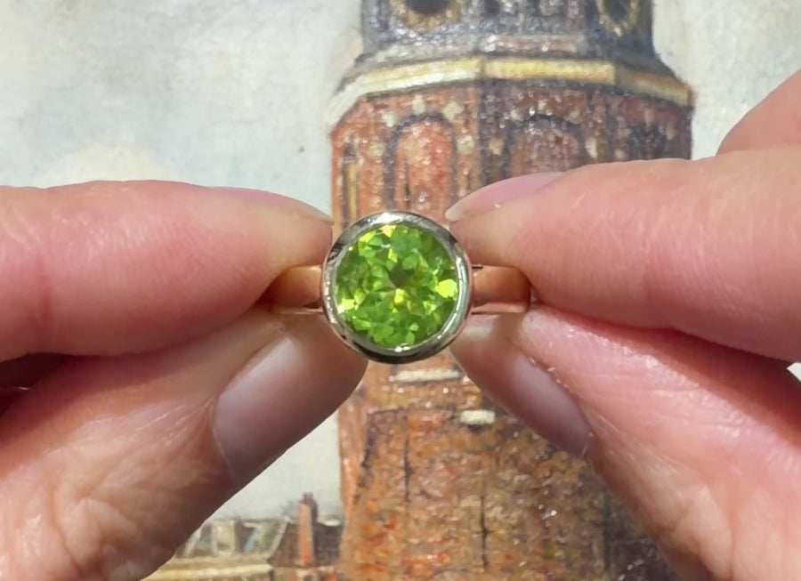 14 karaat gouden ring met peridoot