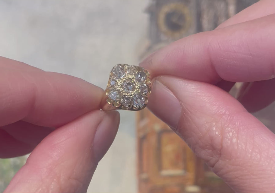 Victoriaanse entourage ring met diamanten in een oud slijpsel