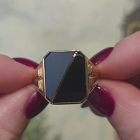 Onyx and agate signet ring in 14 carat gold