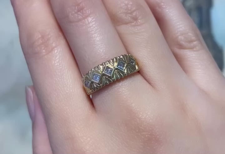Princess cut diamond ring in 18 carat gold