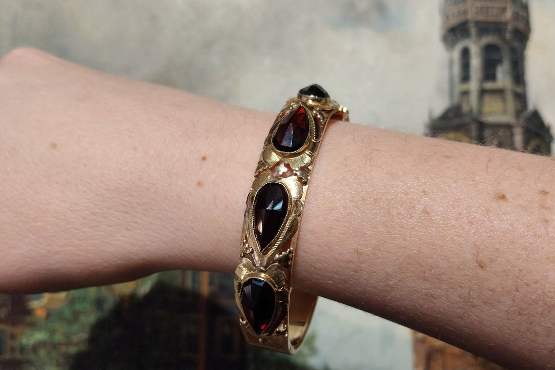 Vintage garnet bracelet in 14 carat gold-Bracelets-The Antique Ring Shop