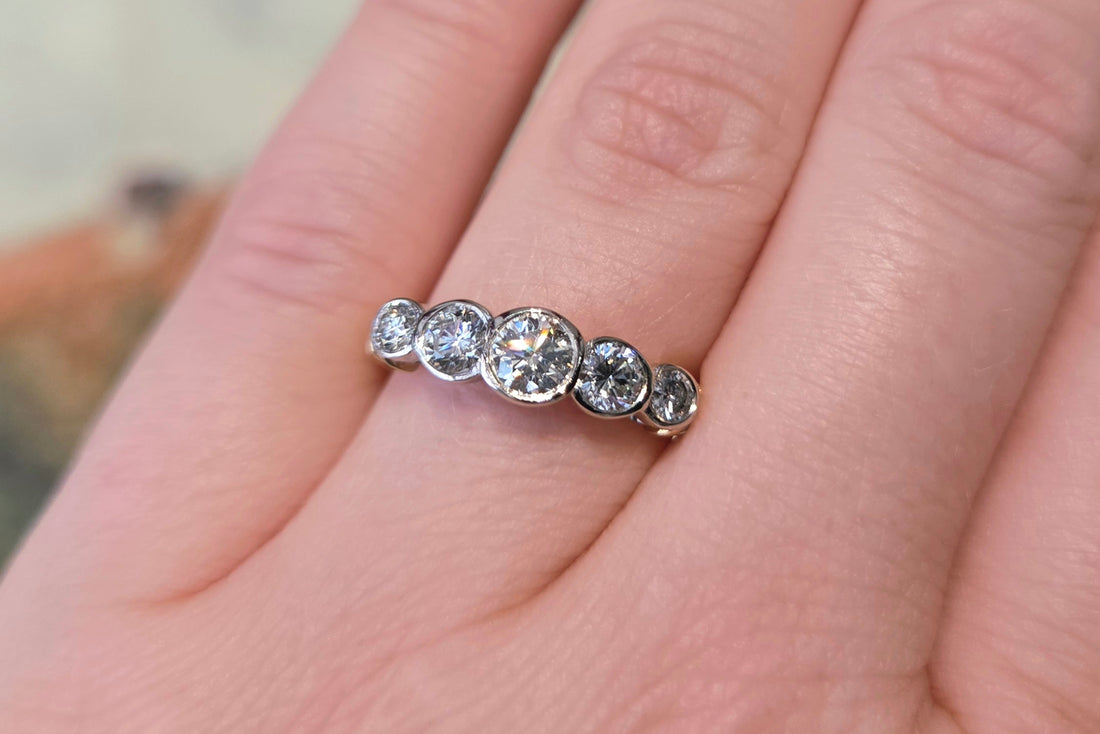 Five stone diamond ring in 18 carat gold