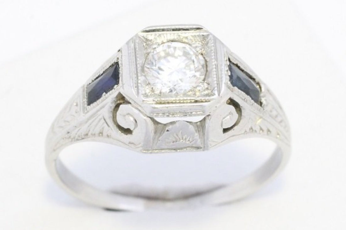 Vintage Art Deco ring with diamond and sapphire in 18 carat gold-Vintage & retro rings-The Antique Ring Shop, Amsterdam